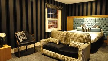 Luxury Suite | Desk, laptop workspace, soundproofing, iron/ironing board
