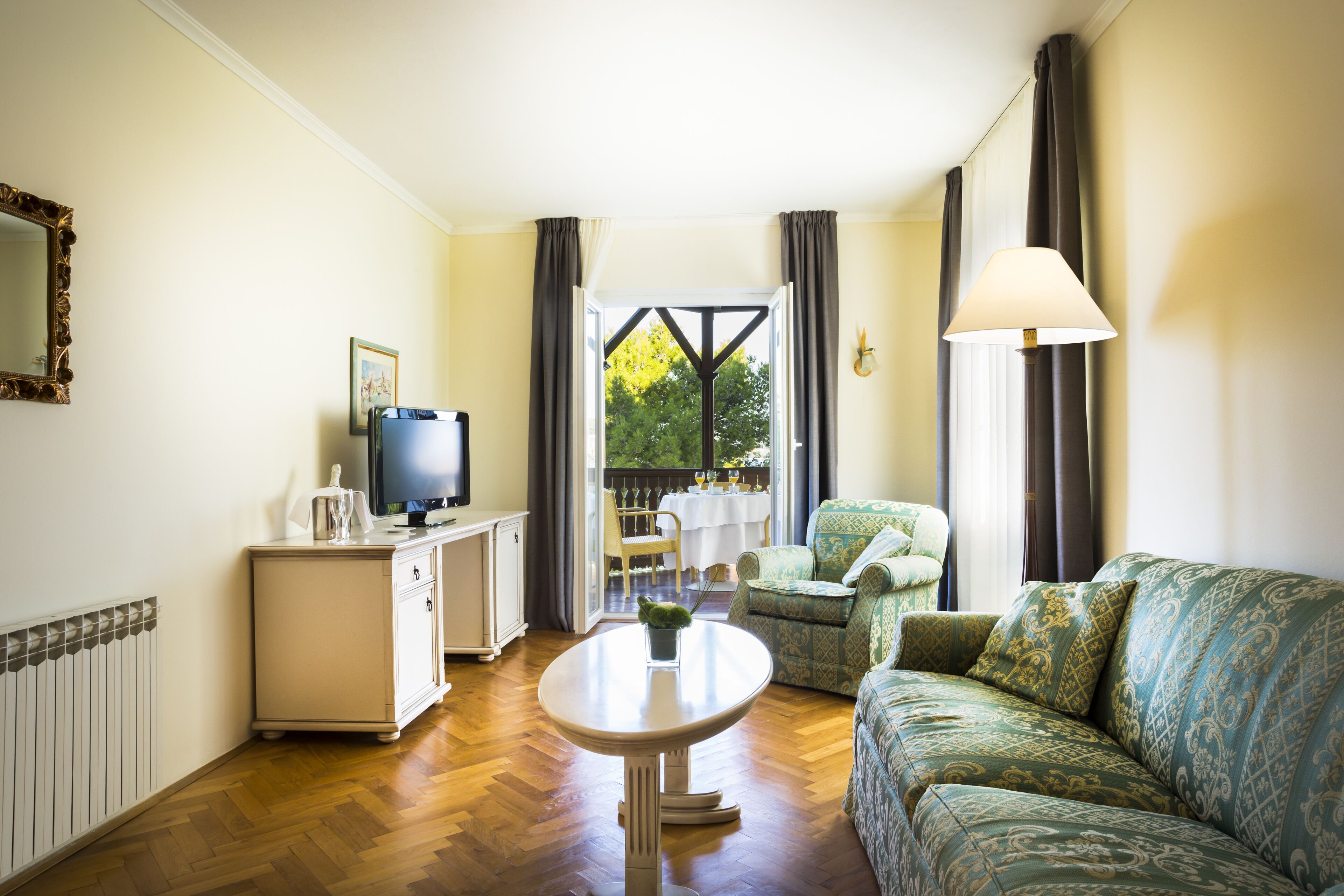 deluxe suite rovigno | living room | 53-cm tv with satellite channels