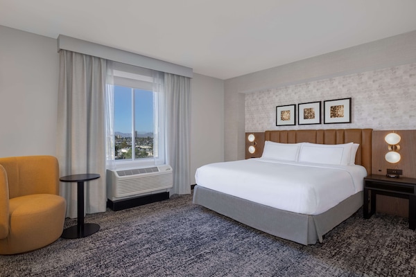 Room, 1 King Bed, Accessible (Mobility & Hearing, Roll-In Shower) | Premium bedding, pillowtop beds, in-room safe, individually decorated