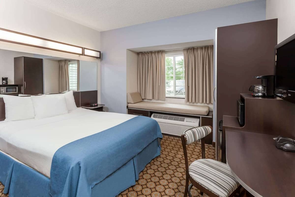 Pillowtop beds, in-room safe, desk, laptop workspace