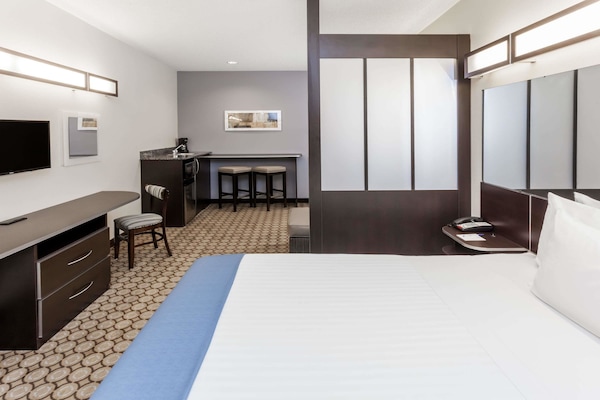 Studio Suite, 1 Queen Bed, Non Smoking | Pillowtop beds, in-room safe, desk, laptop workspace