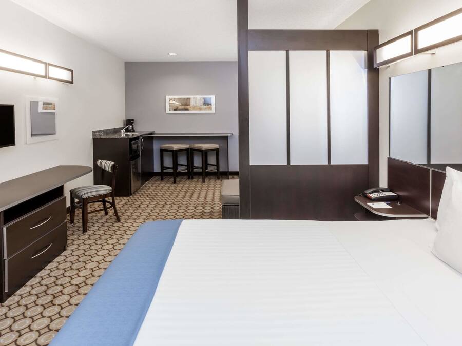 Studio Suite, 1 Queen Bed, Non Smoking