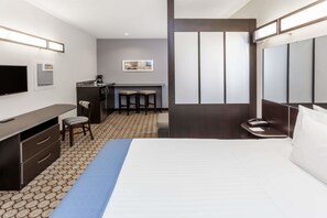 Studio-suite - 1 queensize-seng - ikke-ryger | Senge med topmadrasser, pengeskab på værelset, skrivebord