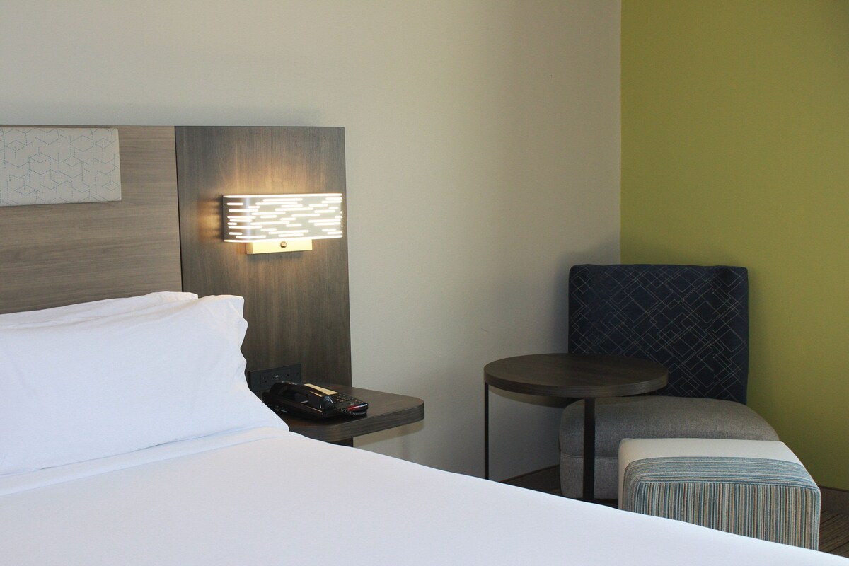 In-room safe, desk, iron/ironing board, free cots/infant beds