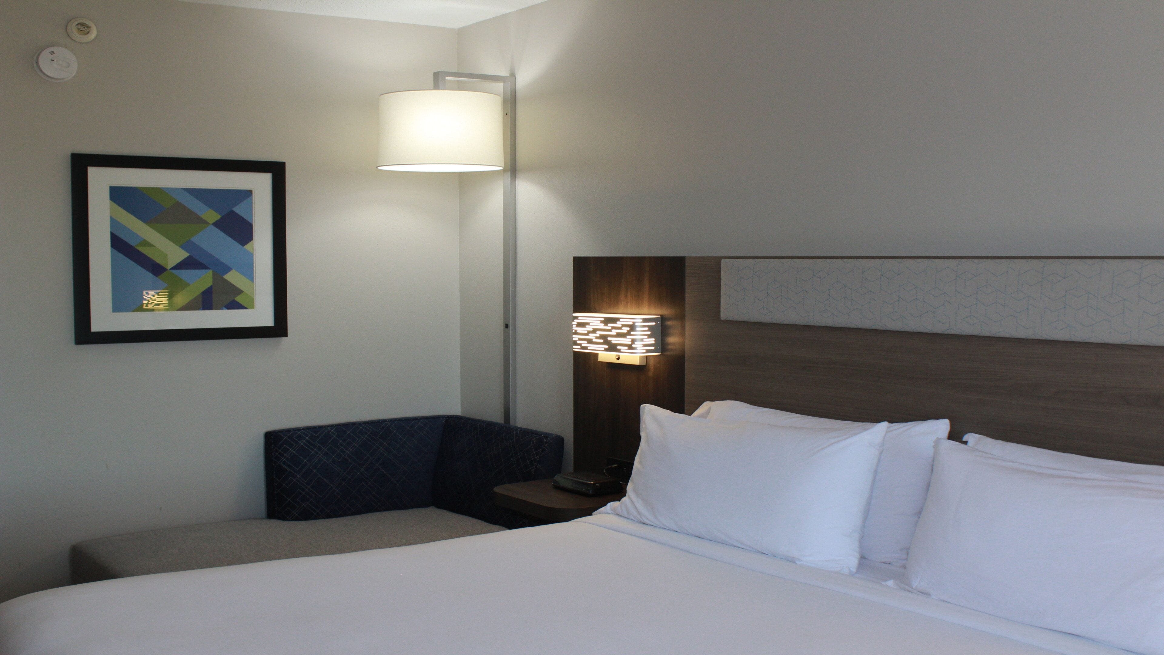 Habitación estándar, 1 cama King size | Caja de seguridad en la habitación y escritorio 