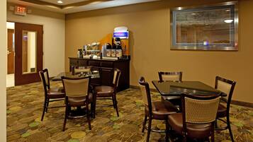 Ilmainen päivittäinen mannermainen aamiainen