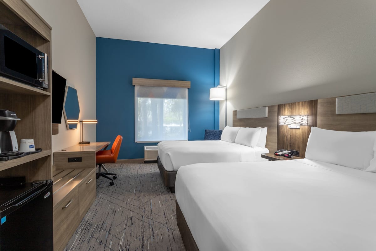 in-room safe, desk, laptop workspace, blackout curtains