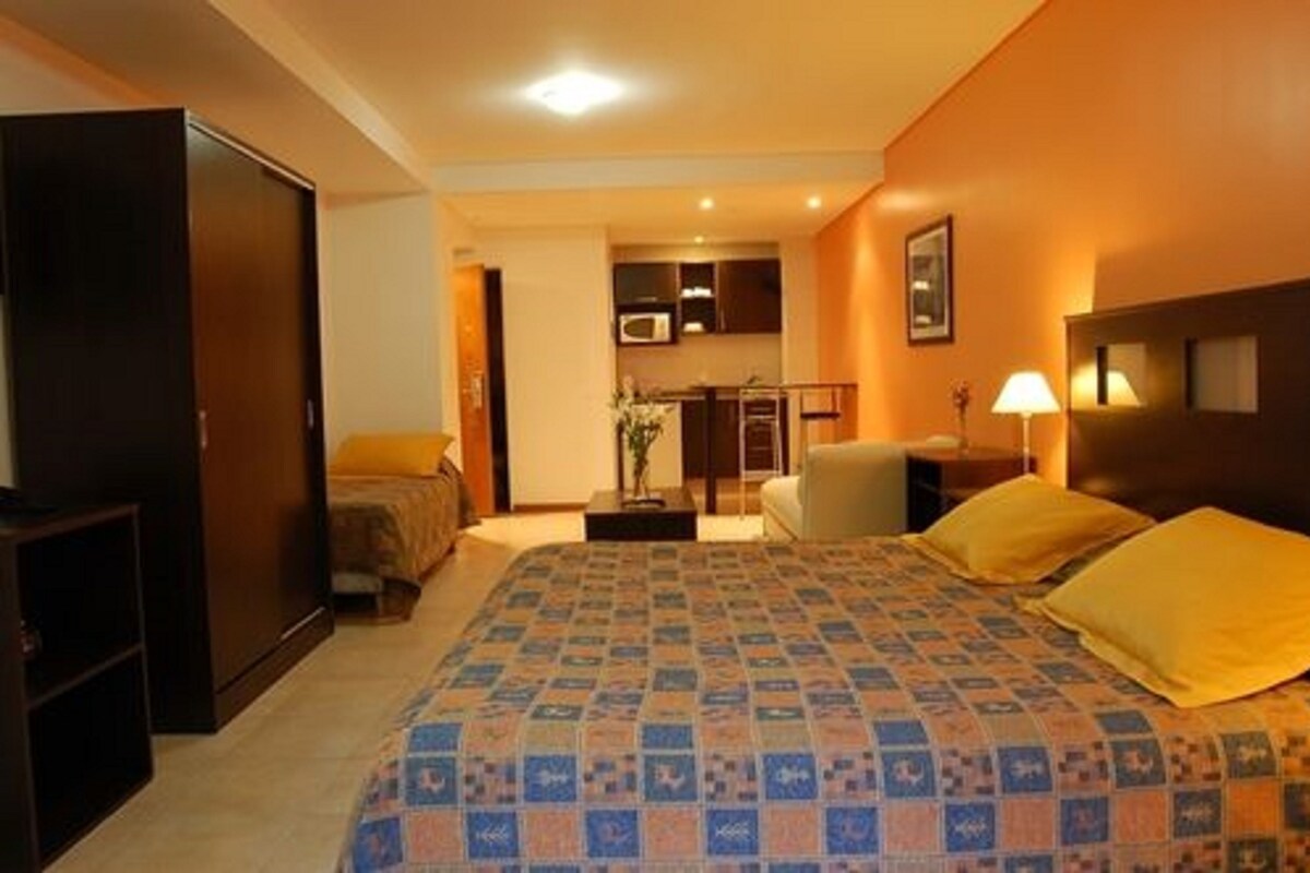 Suite, 3 Twin Beds