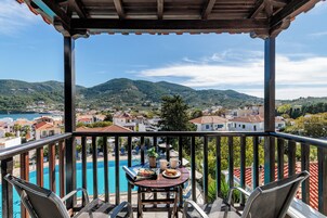 Side Sea & Pool View Room | Iron/ironing board, free WiFi, bed sheets