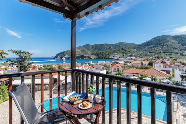 Side Sea & Pool View Room | Iron/ironing board, free WiFi, bed sheets