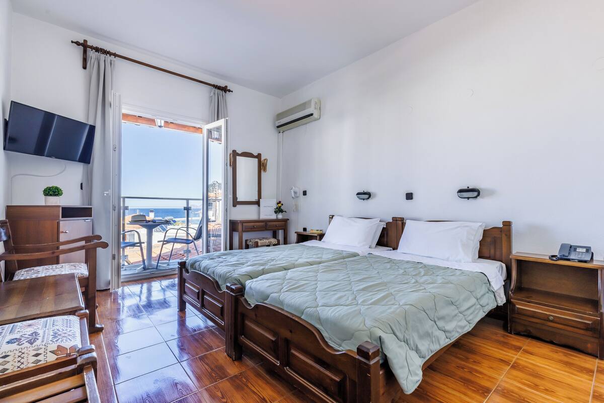 Side Sea View Room | Setrika/meja setrika, Wi-Fi gratis, dan seprai linen