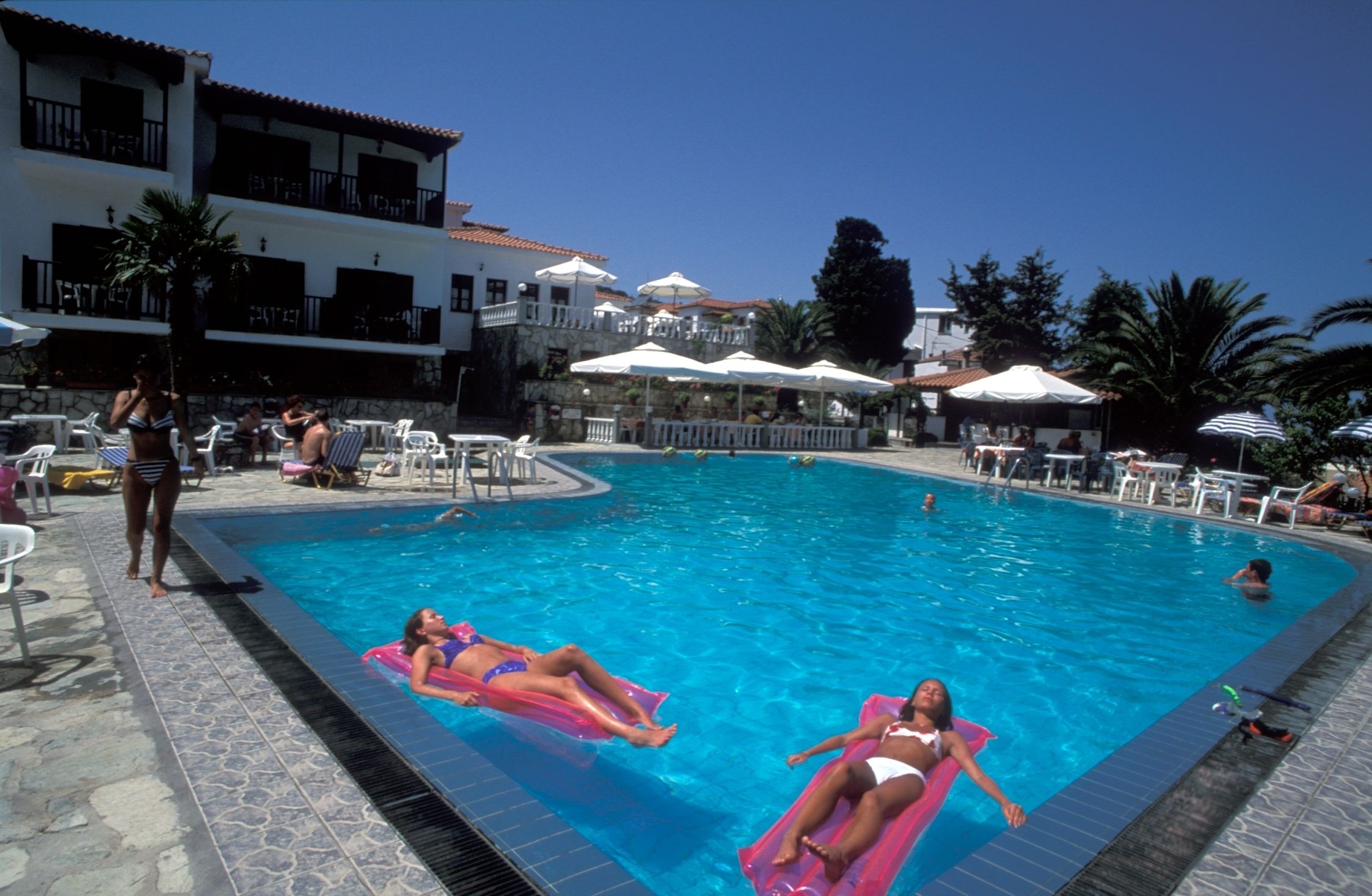 outdoor pool, open 9:00 am to 8:00 pm, pool loungers