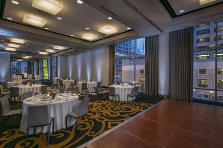theWit Chicago, a Hilton Hotel - Image 9