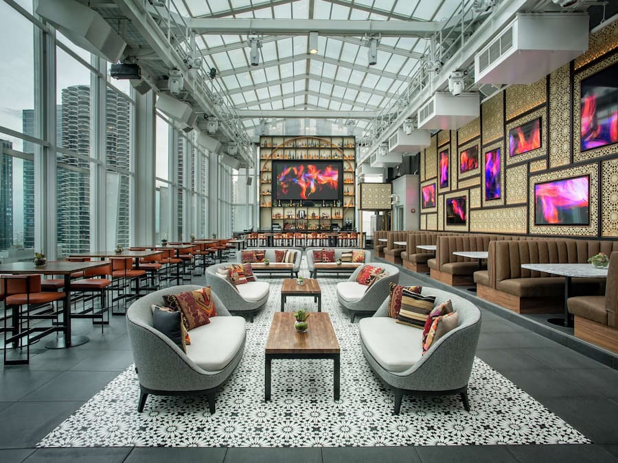 2 bars/lounges, bar met dakterras