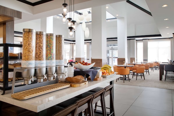 每日付費供應現點現煮早餐