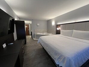 Ropa de cama hipoalergénica, escritorio y tabla de planchar con plancha