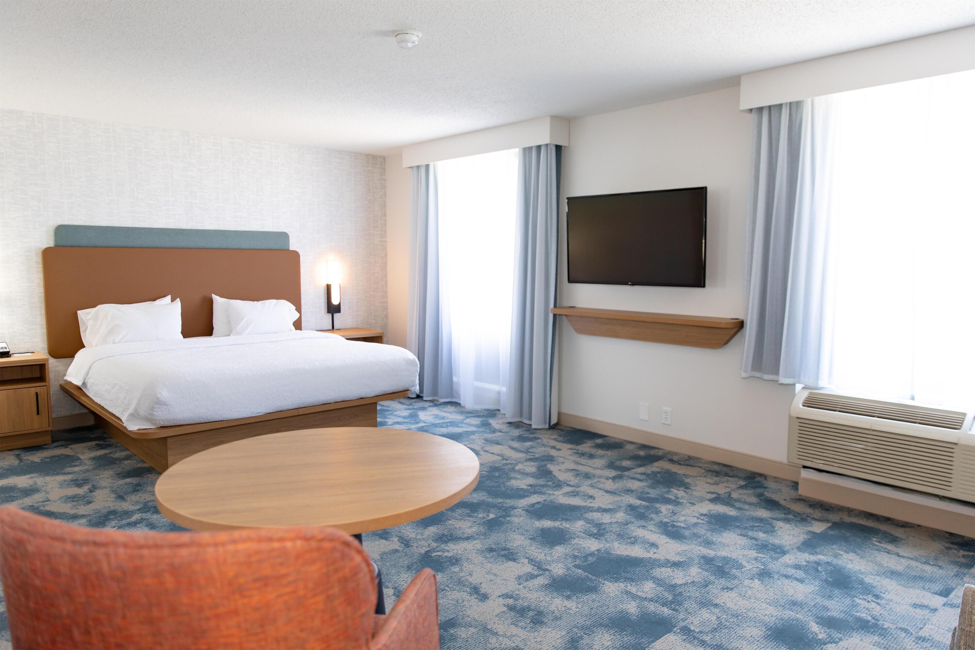 标准房 | 客房内保险箱、遮光窗帘、熨斗/熨衣板、免费折叠床/加床