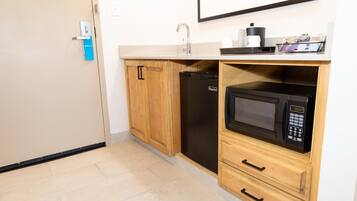 One king bed studio suite non smoking | Minibar