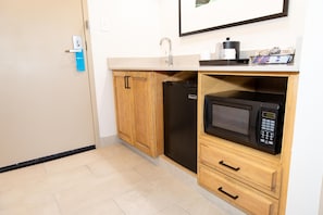 One king bed studio suite non smoking | Minibar