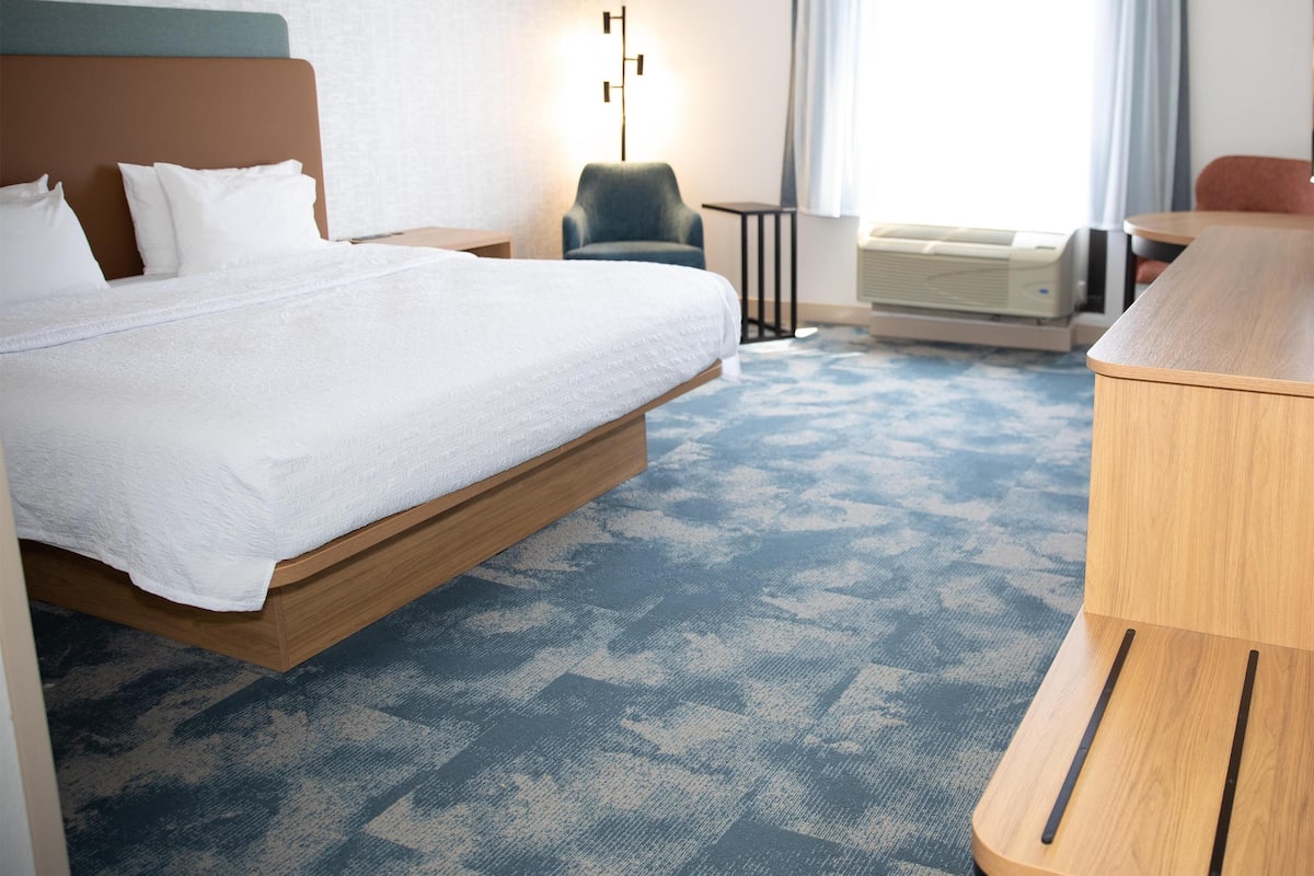 Room, 1 King Bed, Accessible, Non Smoking | In-room safe, blackout curtains, iron/ironing board, free rollaway beds