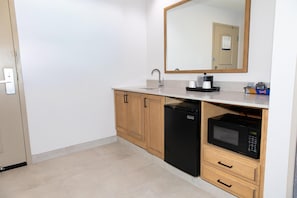 Studio, Accessible, Non Smoking | Minibar