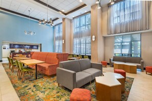 Lobby - Hampton Inn & Suites Moreno Valley (Moreno Valley)