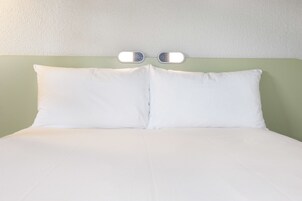 双人房 | 办公桌、免费婴儿床、免费 WiFi、床单