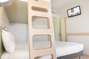 Triple Room, Multiple Beds - ibis budget Goussainville Charles De Gaulle (Goussainville)