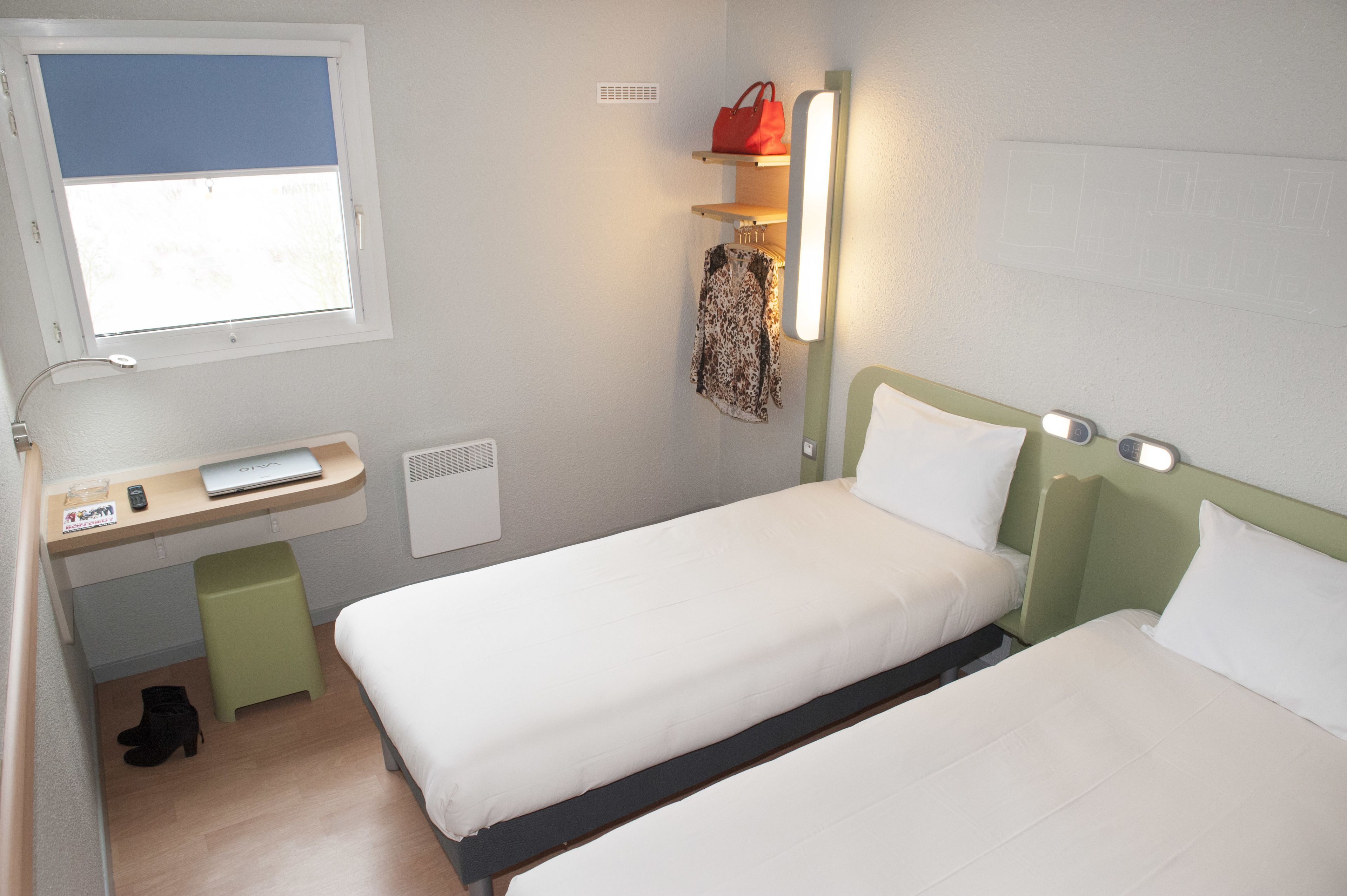 Tomannsrom, 2 enkeltsenger | Skrivebord, barnesenger (inkludert), wi-fi (inkludert) og sengetøy