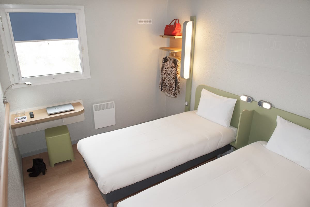 Tomannsrom, 2 enkeltsenger | Skrivebord, barnesenger (inkludert), wi-fi (inkludert) og sengetøy