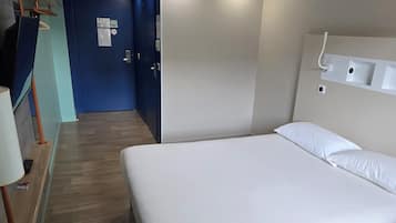 Habitación doble | Escritorio, cunas gratuitas, wifi gratis y ropa de cama