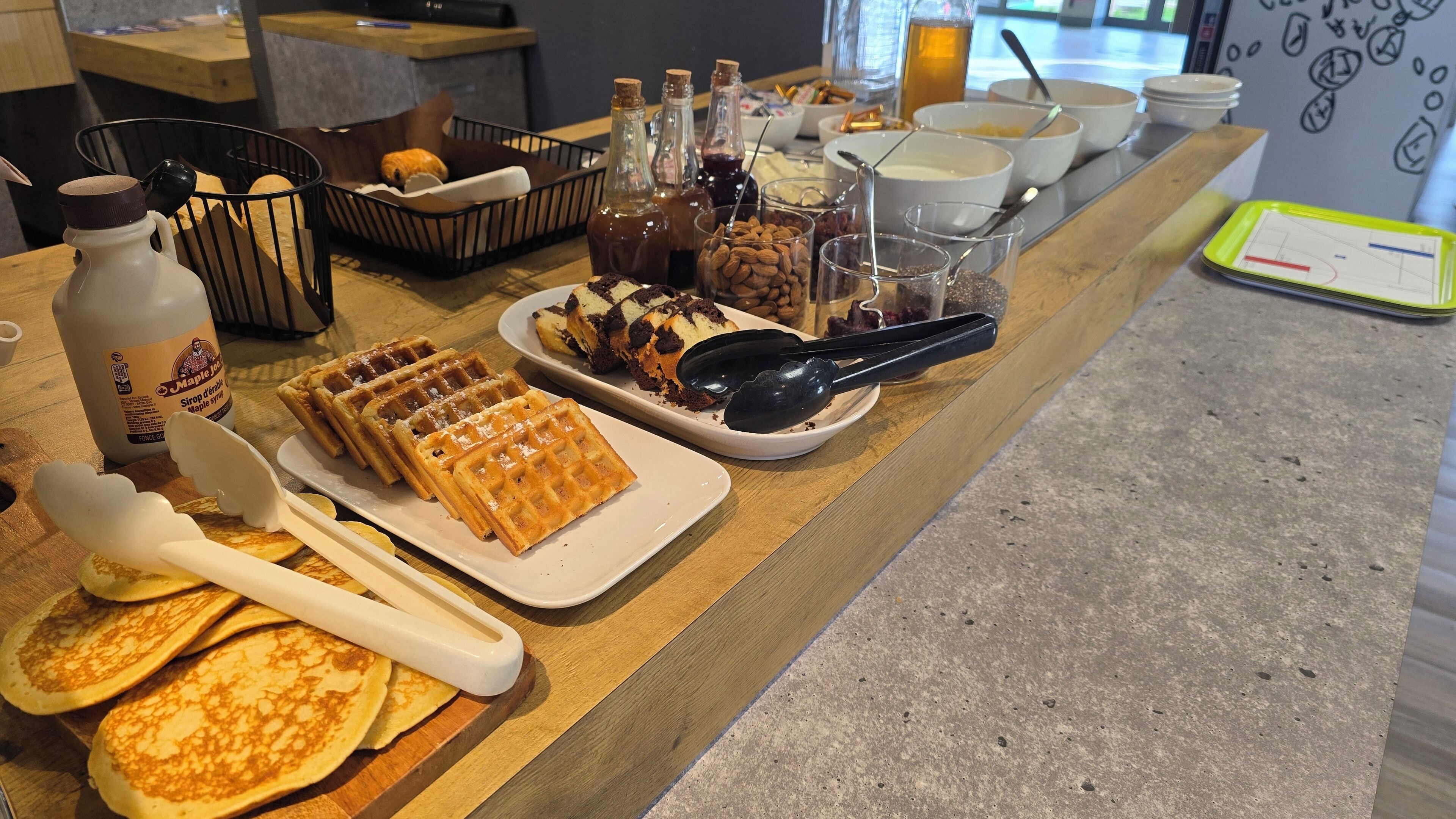 Petit déjeuner buffet servi tous les jours en supplément