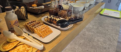 Petit déjeuner buffet servi tous les jours en supplément