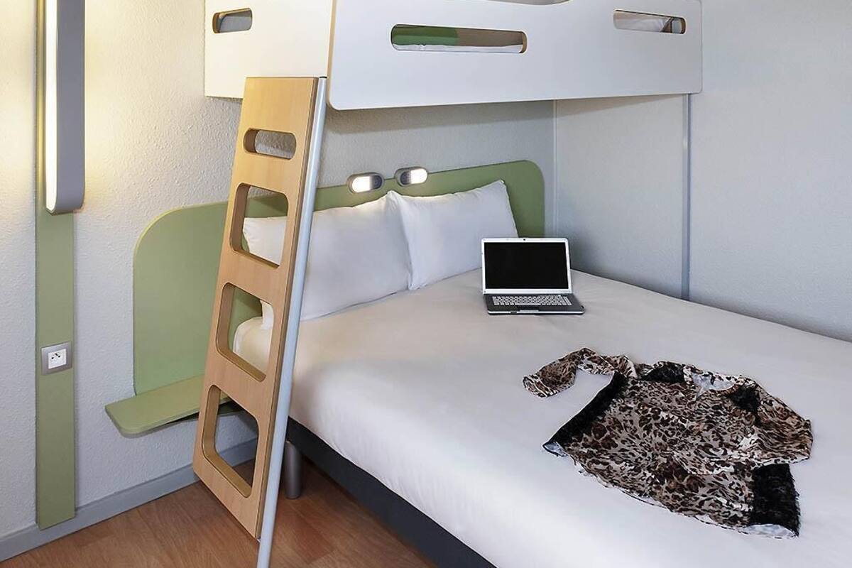 Tremannsrom, flere senger | Skrivebord, barnesenger (inkludert), wi-fi (inkludert) og sengetøy