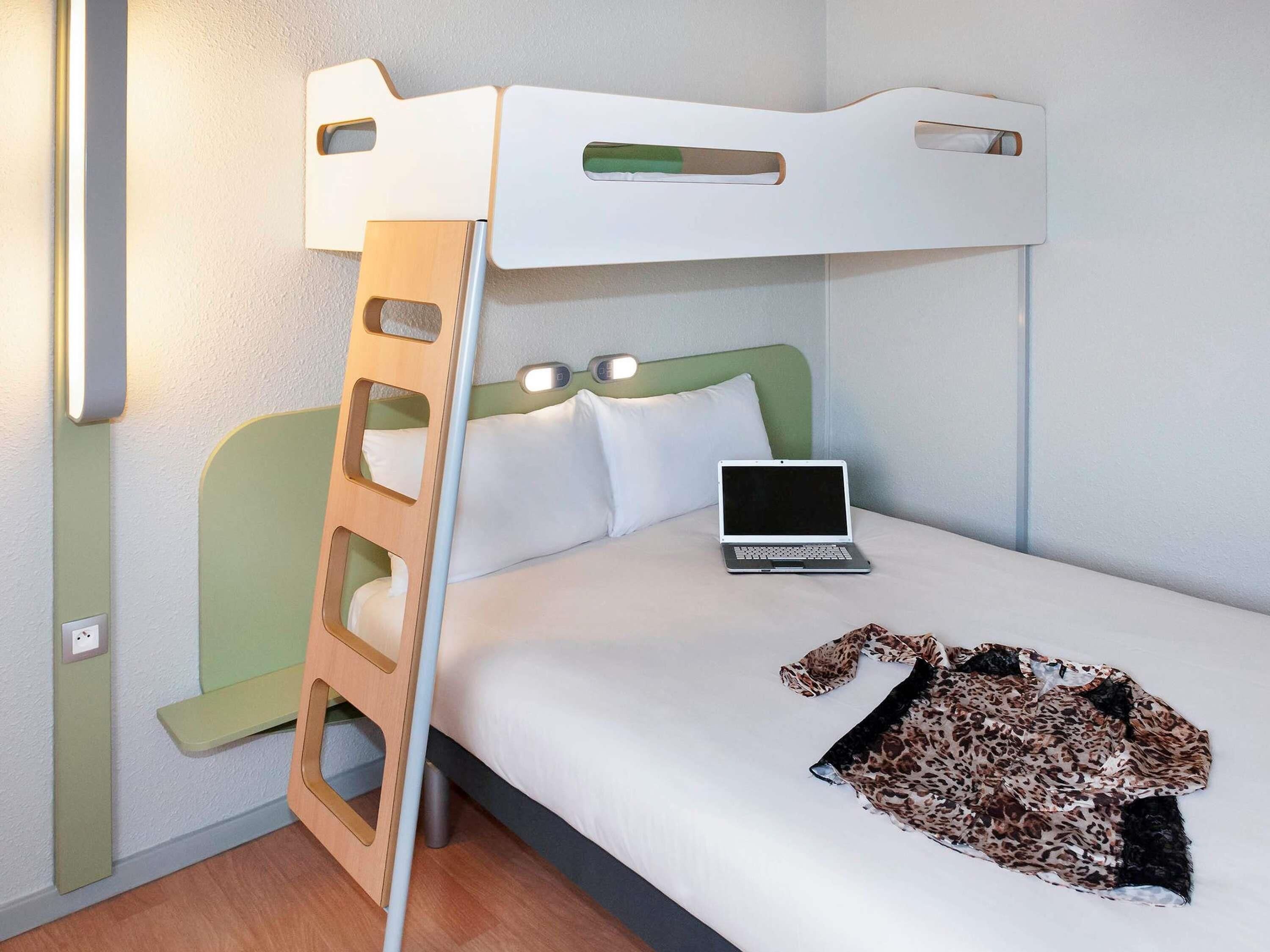 Una scrivania, culle/letti per bambini (gratuiti), Wi-Fi gratuito
