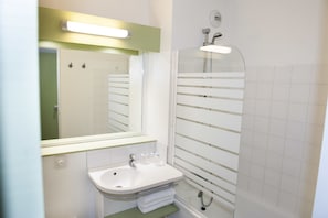 Triple Room, Multiple Beds | Bathroom | Eco-friendly toiletries, towels - ibis budget Goussainville Charles De Gaulle (Goussainville)