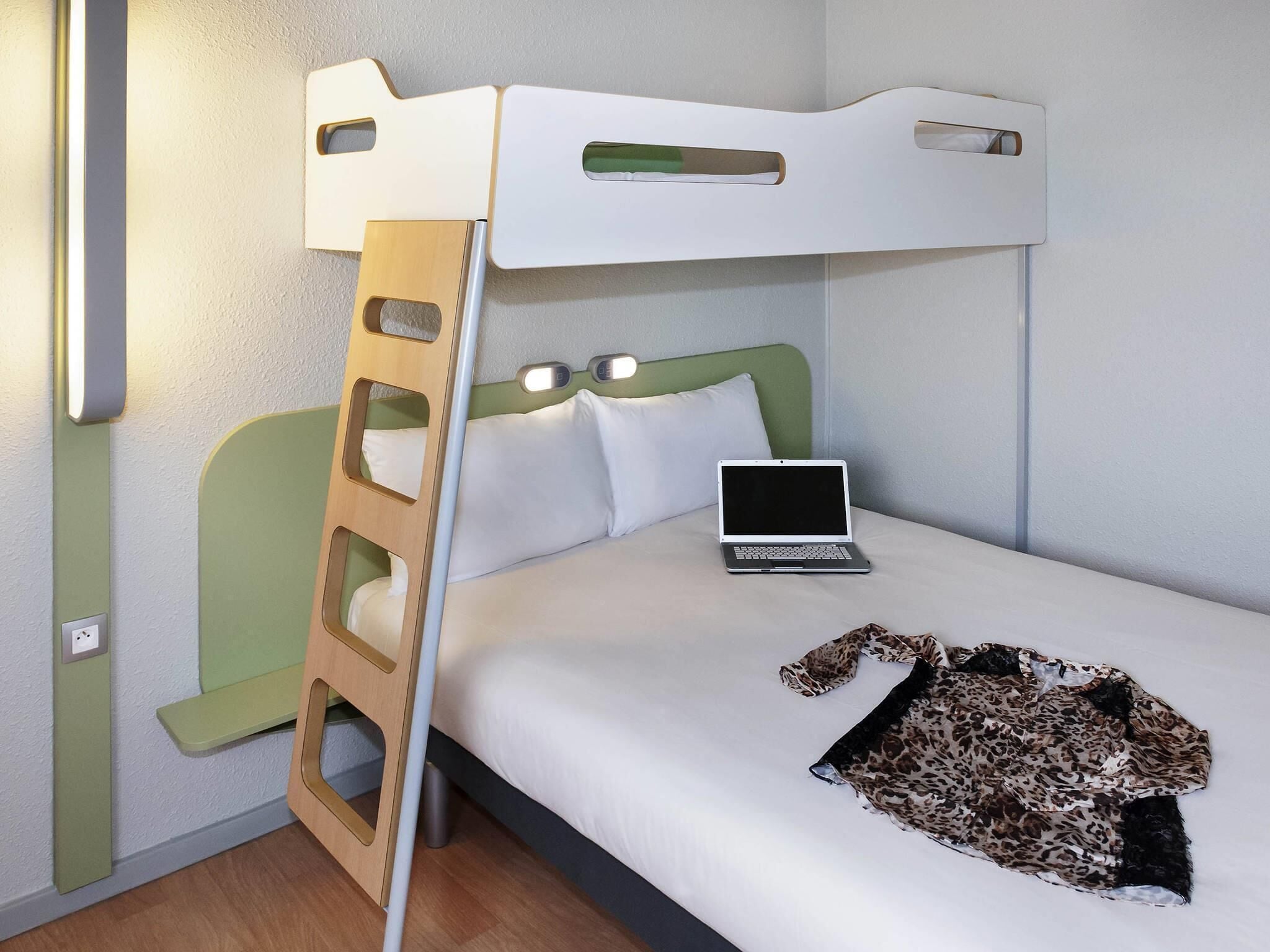 Desk, free cots/infant beds, free WiFi, bed sheets