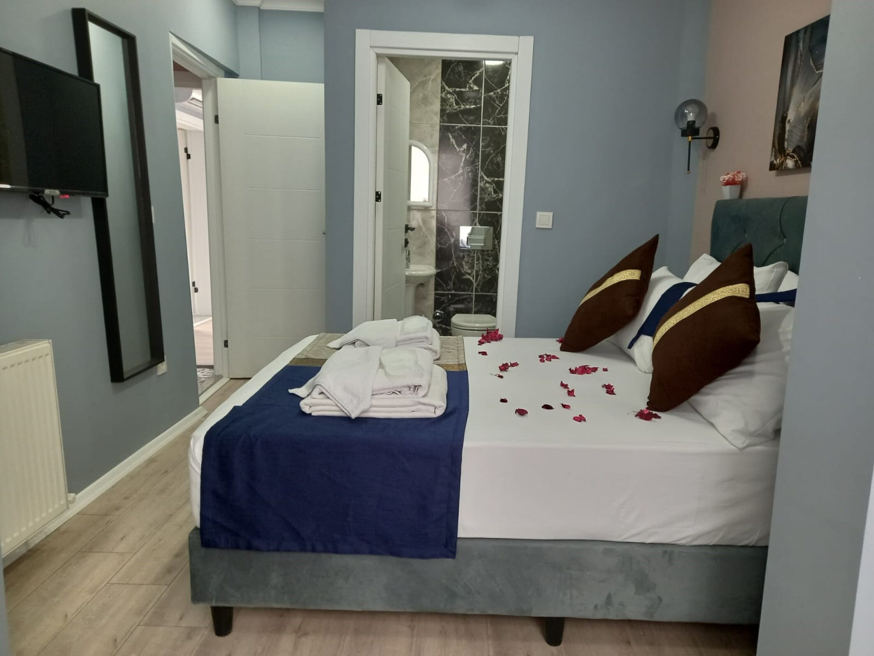 Standard Double Room, 1 Bedroom, Private Bathroom | Premium bedding, memory-foam beds, in-room safe, blackout curtains