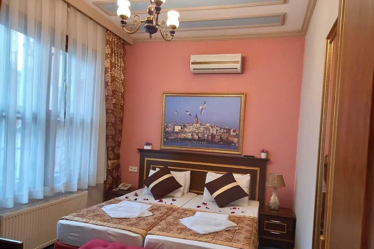 Standard Twin Room | Premium bedding, memory foam beds, in-room safe, blackout drapes