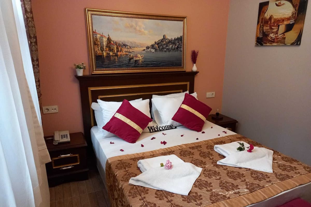 Economy Room | Premium bedding, memory foam beds, in-room safe, blackout drapes