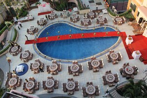 Se sirven desayunos, almuerzos y cenas; con vista a la playa