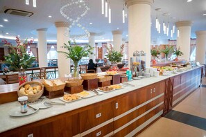 Breakfast, lunch and dinner served - Palace Hotel Vung Tau (Ho Chi Minh City)