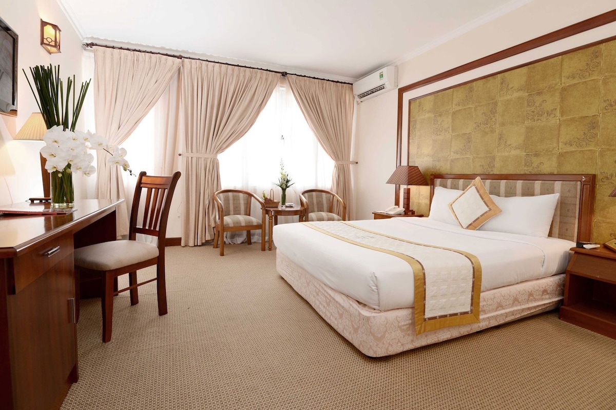 In-room safe, free WiFi, bed sheets