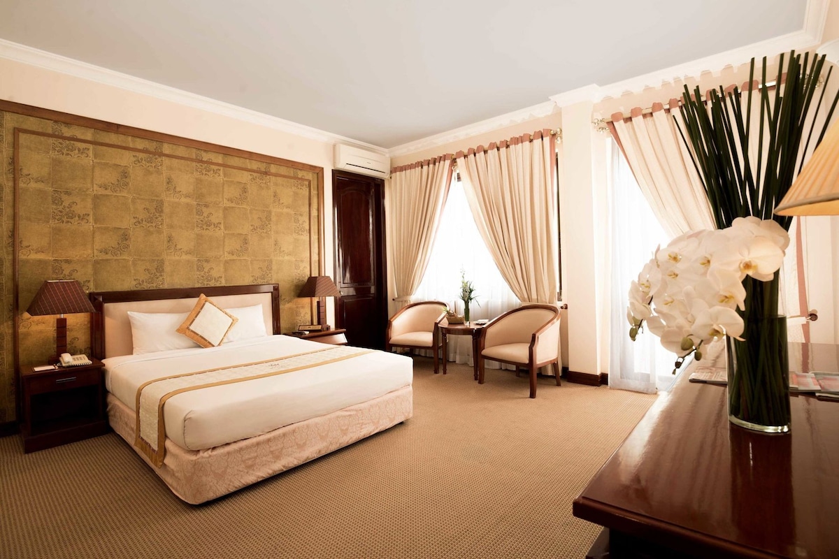 In-room safe, free WiFi, bed sheets