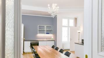 Family Apartment, 3 Bedrooms (110 sqm) | Private kitchen | Fridge, microwave, oven, stovetop