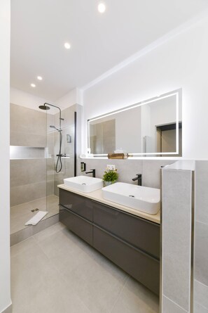 Family Apartment, 2 Bedrooms (84 sqm) | Bathroom - Old Town Apartments Schönhauser Allee Berlin (Berlin)