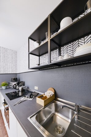 Studio | Private kitchen | Fridge, microwave, oven, stovetop - Old Town Apartments Schönhauser Allee Berlin (Berlin)