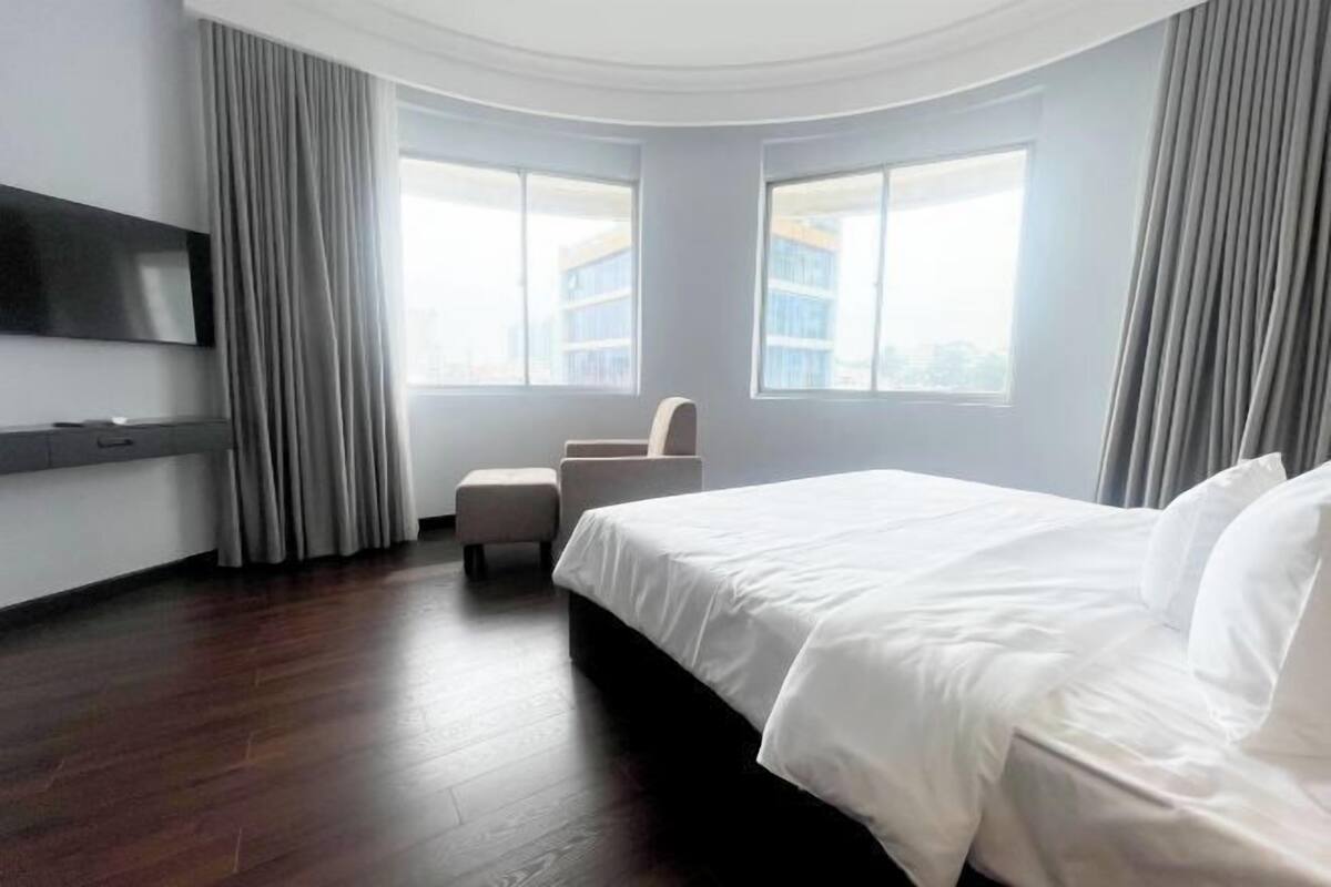 Minibar, desk, blackout curtains, free WiFi