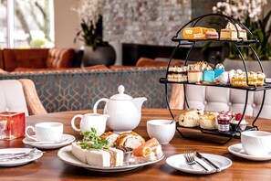 2 restaurantes; se sirven desayunos