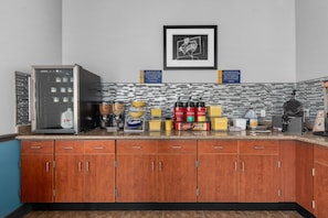 Free daily continental breakfast  - Days Inn by Wyndham Salado (Salado)